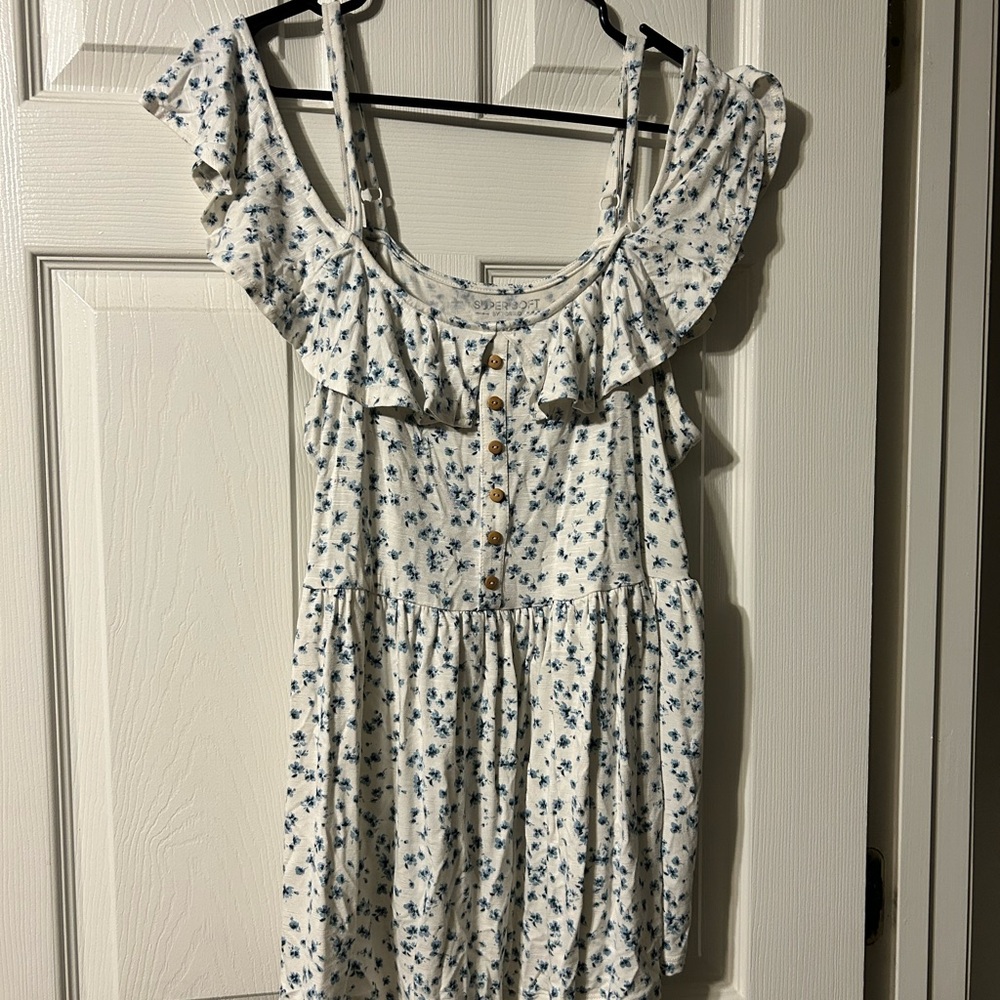 White Floral Ruffle Button-Front peplum top